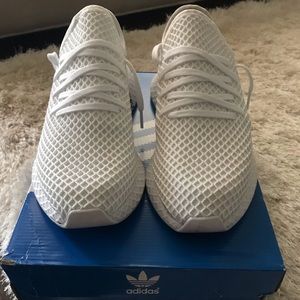 Adidas Deerupt athletic shoes